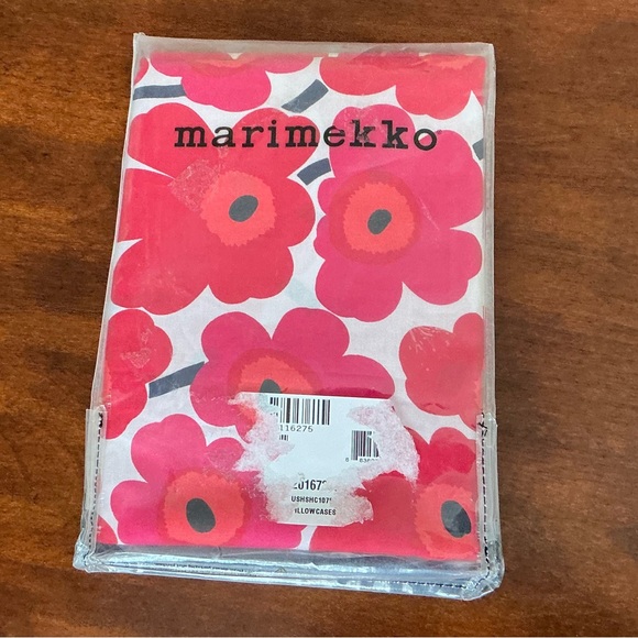 MARIMEKKO Mini Unikko 200 Thread Count Pillowcases - Picture 3 of 7